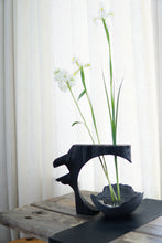 Load image into Gallery viewer, Yakisugi Cedar and and Poured Concrete Vaseô
